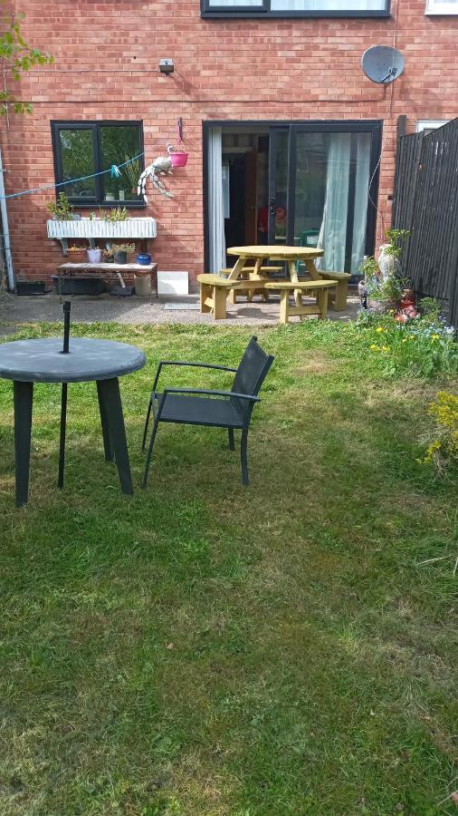 Summerhill, Wrexham - Key Worker Friendly Экстерьер фото