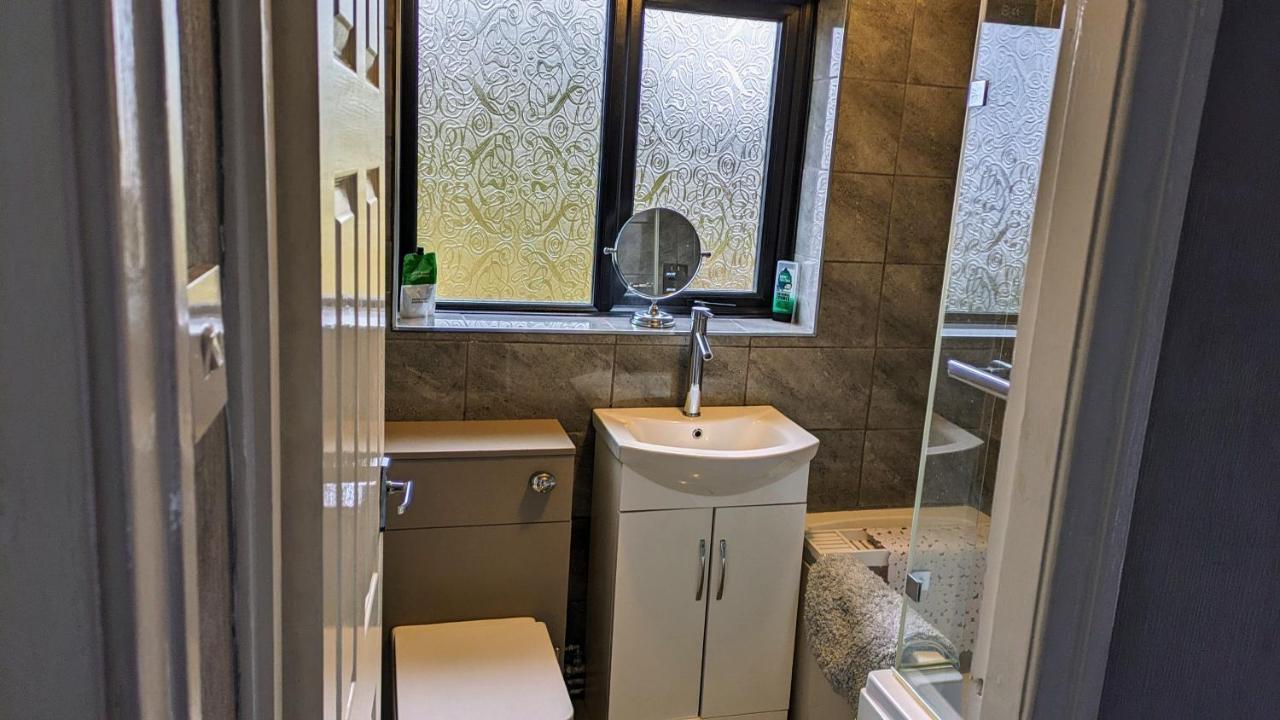 Summerhill, Wrexham - Key Worker Friendly Экстерьер фото